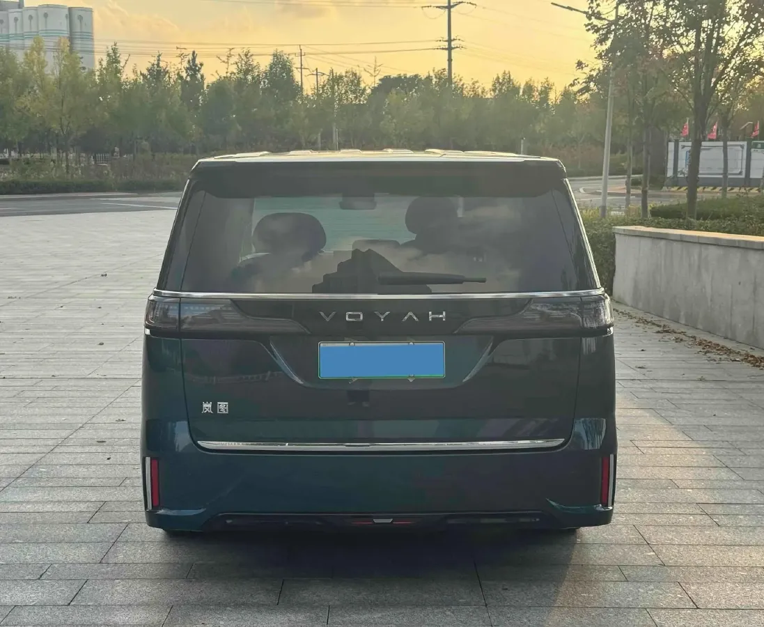 2025 Voyah Dream BEV 108.7KWH,autocango,china used car exporter,china ev exporter,chinese used car exporter,chinese used ev exporter