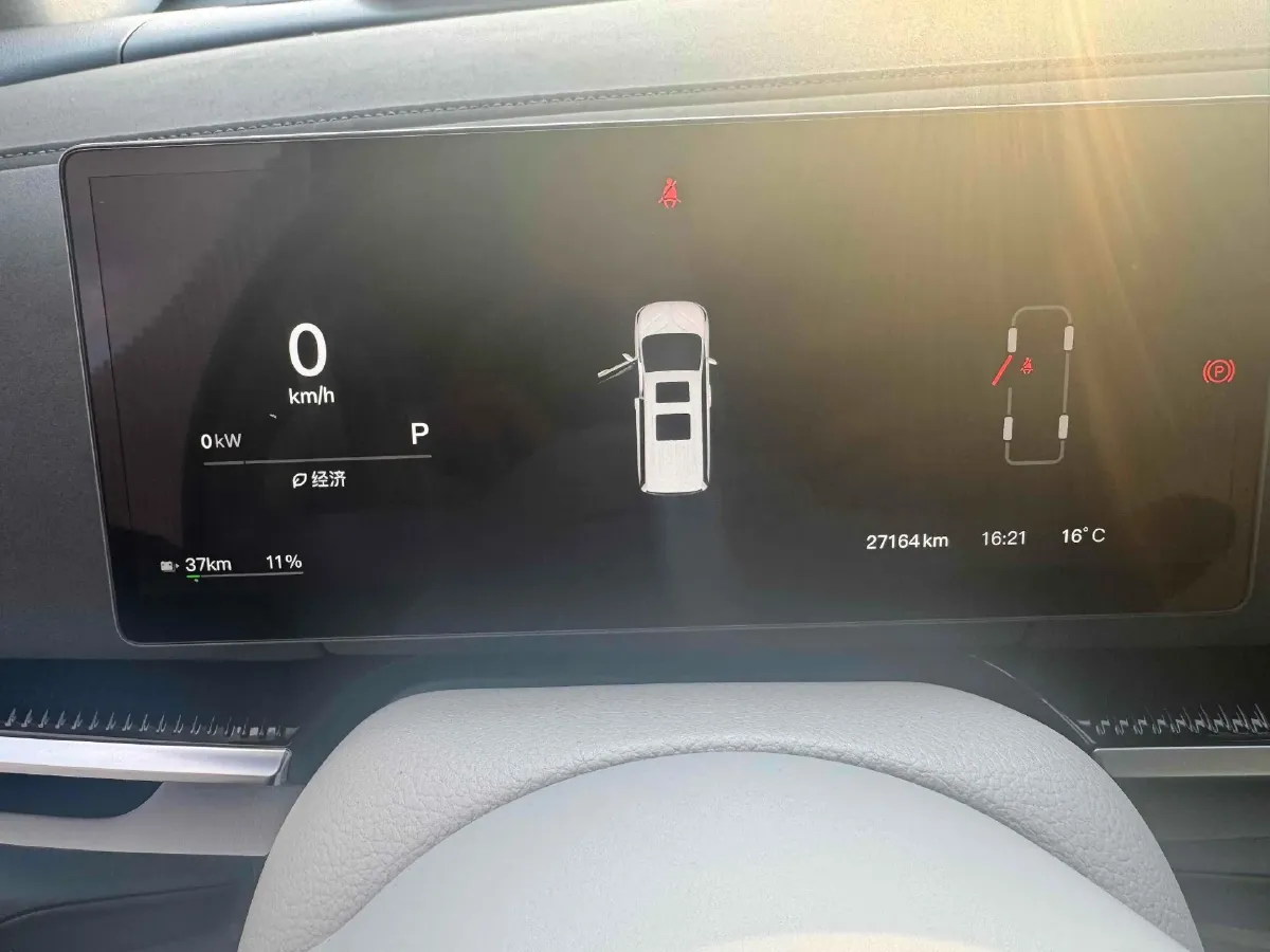 2025 Voyah Dream BEV 108.7KWH,autocango,china used car exporter,china ev exporter,chinese used car exporter,chinese used ev exporter