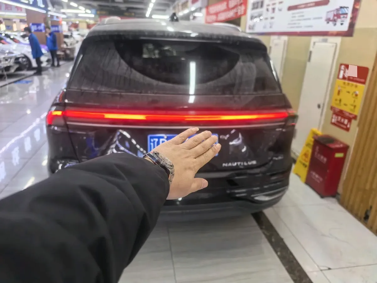 2023 Lincoln Nautilus 2.0T 261HP L4 8AT,autocango,china used car exporter,china ev exporter,chinese used car exporter,chinese used ev exporter