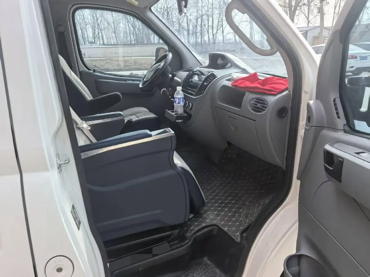 2020 MAXUS XinTu V80 2.5T 136HP L4 6MT,autocango,china used car exporter,china ev exporter,chinese used car exporter,chinese used ev exporter