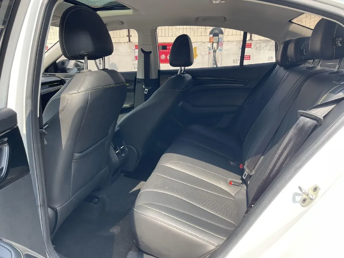 2021 Roewe i5 1.5L 120HP L4 CVT,autocango,china used car exporter,china ev exporter,chinese used car exporter,chinese used ev exporter