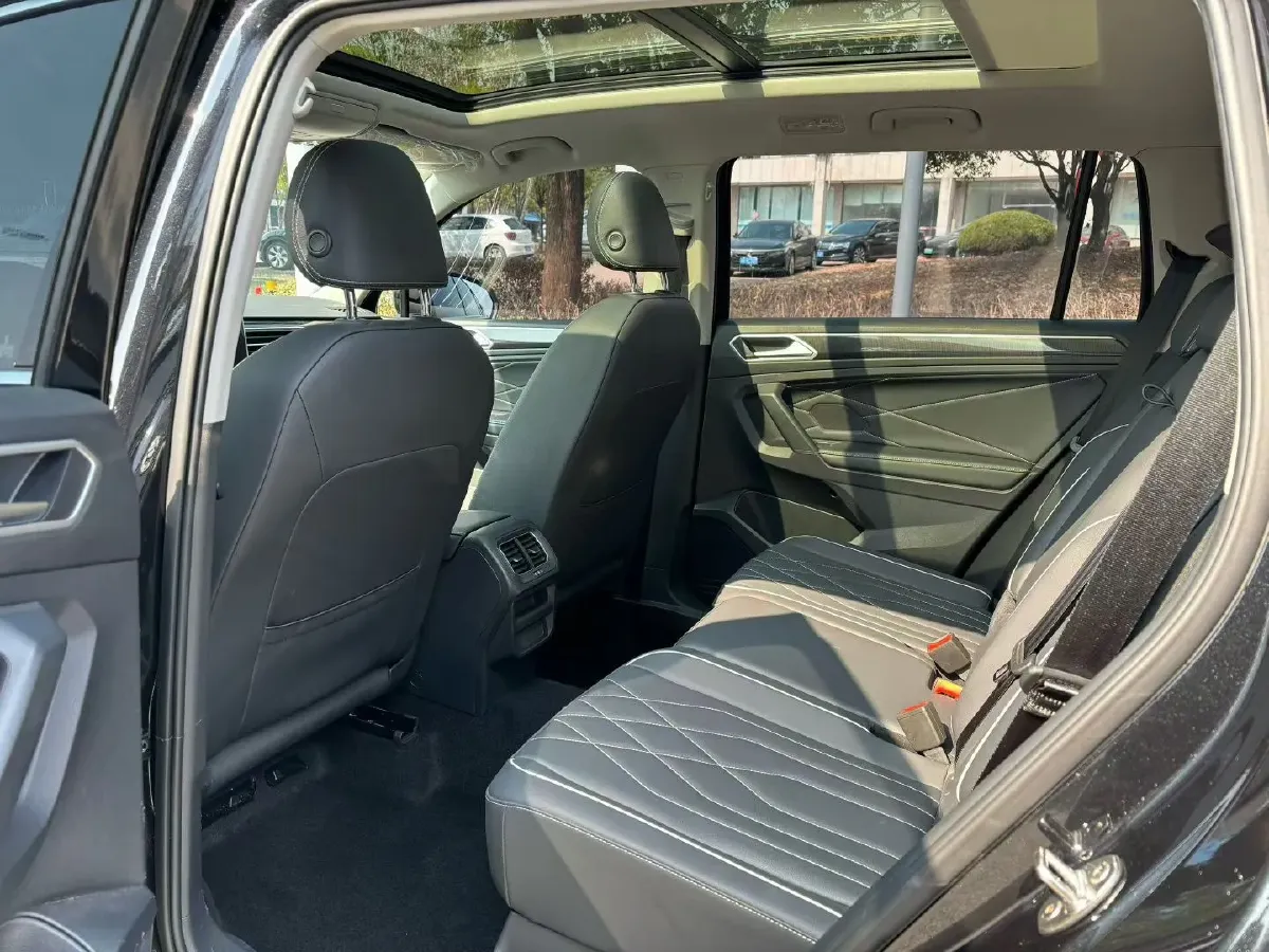 2023 Volkswagen Tiguan L 1.5T 160HP L4 7DCT,autocango,china used car exporter,china ev exporter,chinese used car exporter,chinese used ev exporter