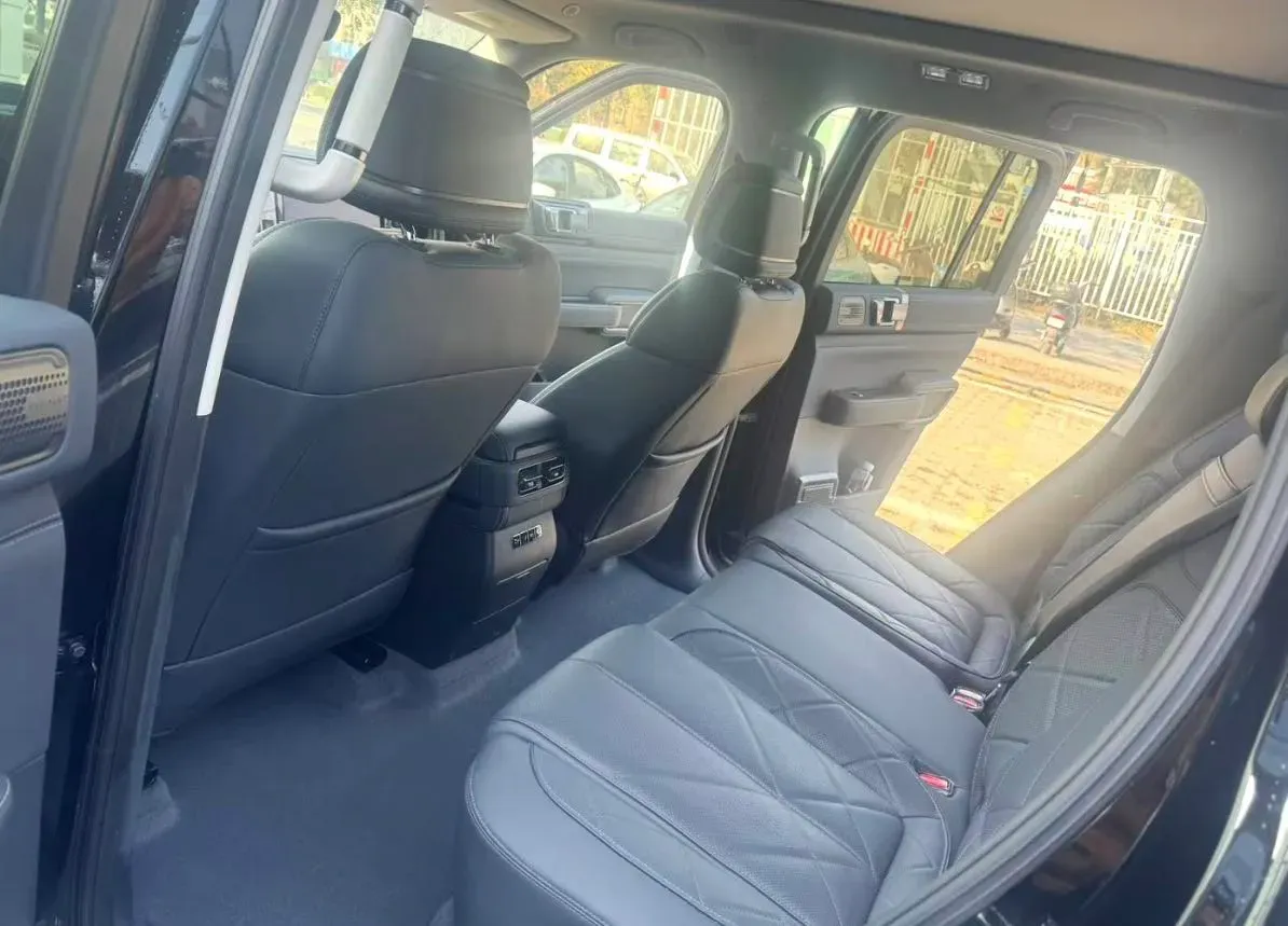 2025 FangChengBao Bao 5 1.5T 194HP L4 E-CVT PHEV 31.8KWH,autocango,china used car exporter,china ev exporter,chinese used car exporter,chinese used ev exporter