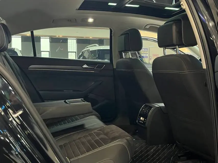 2020 Volkswagen Magotan 2.0T 186HP L4 7DCT,autocango,china used car exporter,china ev exporter,chinese used car exporter,chinese used ev exporter