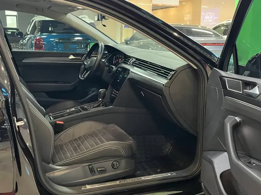 2020 Volkswagen Magotan 2.0T 186HP L4 7DCT,autocango,china used car exporter,china ev exporter,chinese used car exporter,chinese used ev exporter