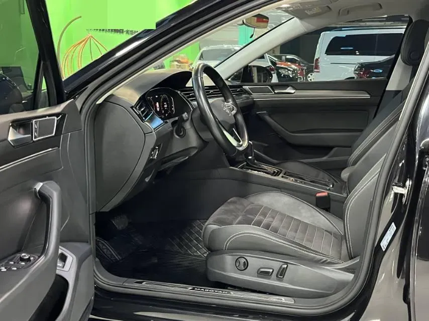 2020 Volkswagen Magotan 2.0T 186HP L4 7DCT,autocango,china used car exporter,china ev exporter,chinese used car exporter,chinese used ev exporter