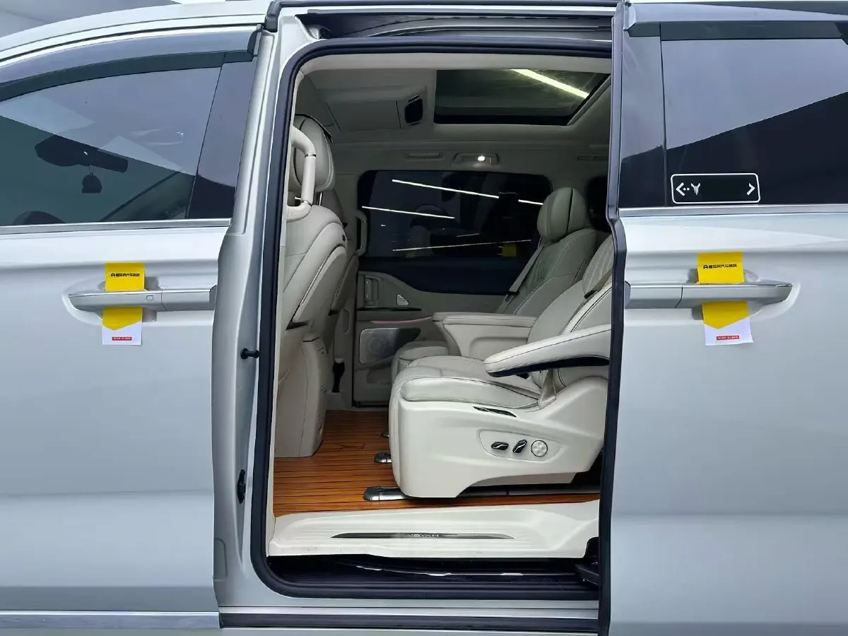 2024 Voyah Dream 1.5T 150HP L4 PHEV 43KWH,autocango,china used car exporter,china ev exporter,chinese used car exporter,chinese used ev exporter