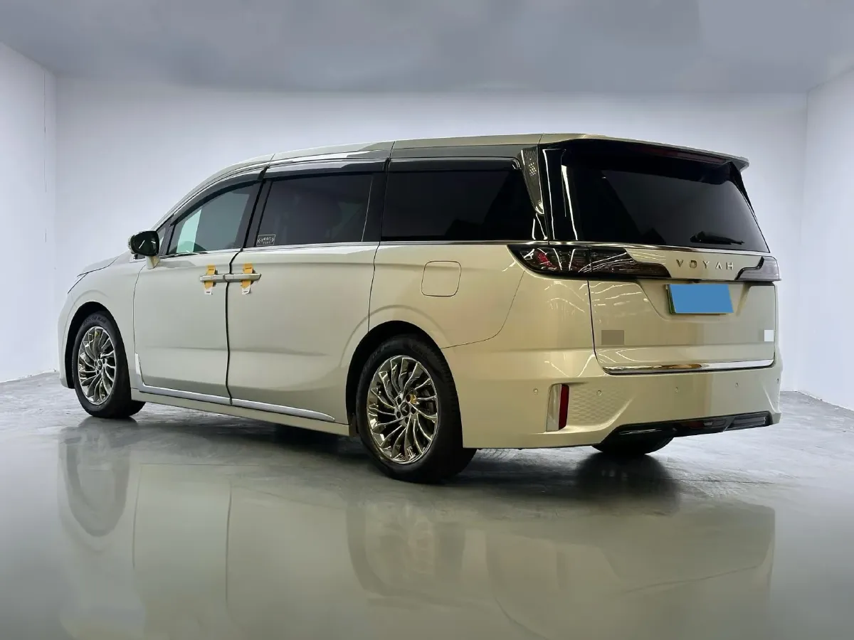 2024 Voyah Dream 1.5T 150HP L4 PHEV 43KWH,autocango,china used car exporter,china ev exporter,chinese used car exporter,chinese used ev exporter