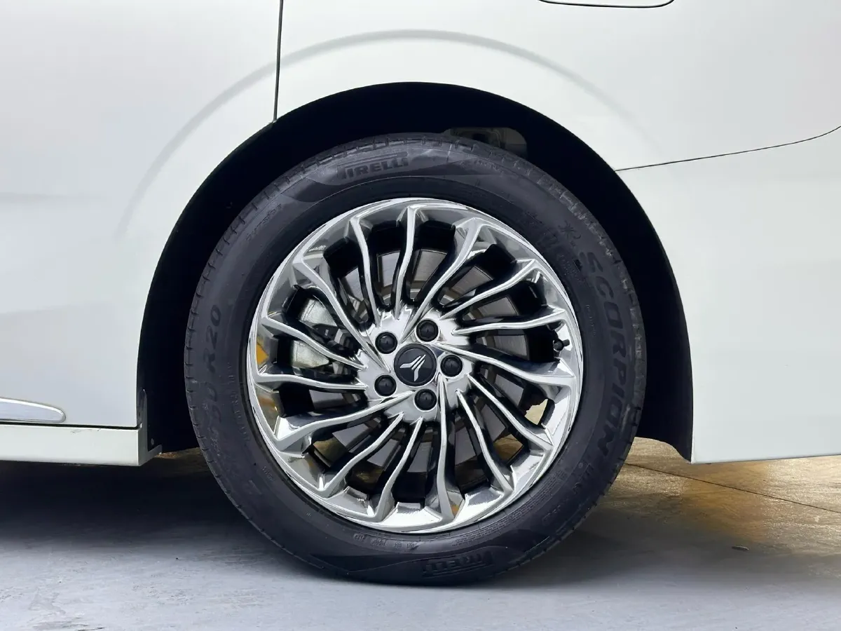 2024 Voyah Dream 1.5T 150HP L4 PHEV 43KWH,autocango,china used car exporter,china ev exporter,chinese used car exporter,chinese used ev exporter