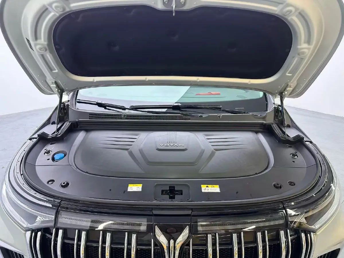 2024 Voyah Dream 1.5T 150HP L4 PHEV 43KWH,autocango,china used car exporter,china ev exporter,chinese used car exporter,chinese used ev exporter