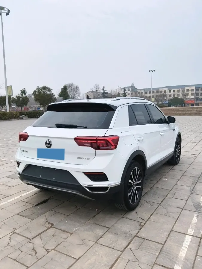 2022 Volkswagen T-Roc 1.4T 150HP L4 7DCT,autocango,china used car exporter,china ev exporter,chinese used car exporter,chinese used ev exporter