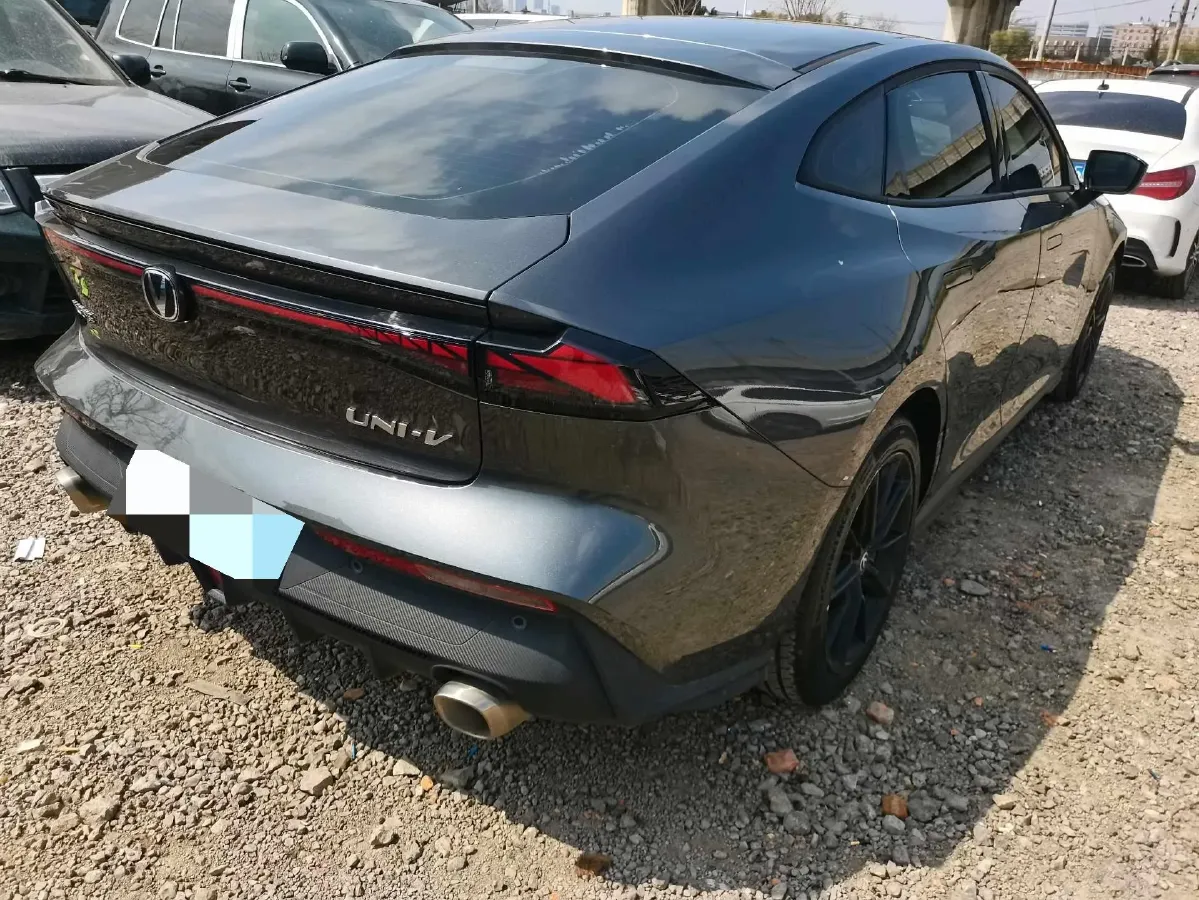 2023 ChangAn UNI-V 1.5T 188HP L4 7DCT,autocango,china used car exporter,china ev exporter,chinese used car exporter,chinese used ev exporter