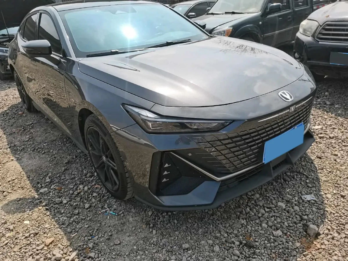 2023 ChangAn UNI-V 1.5T 188HP L4 7DCT,autocango,china used car exporter,china ev exporter,chinese used car exporter,chinese used ev exporter