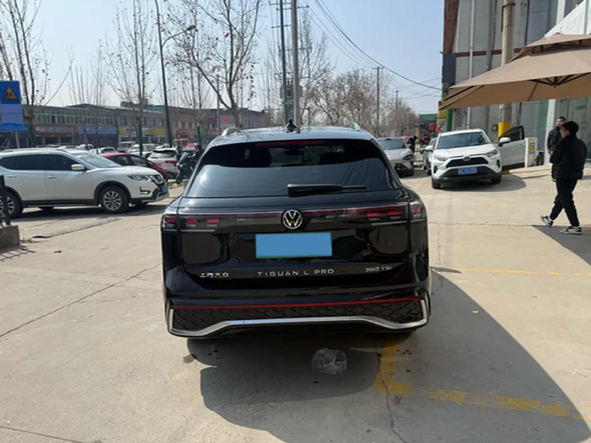 2025 Volkswagen Tiguan L 2.0T 220HP L4 7DCT,autocango,china used car exporter,china ev exporter,chinese used car exporter,chinese used ev exporter