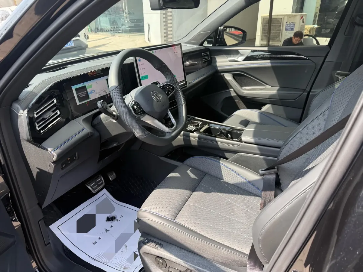 2025 Volkswagen Tiguan L 2.0T 220HP L4 7DCT,autocango,china used car exporter,china ev exporter,chinese used car exporter,chinese used ev exporter