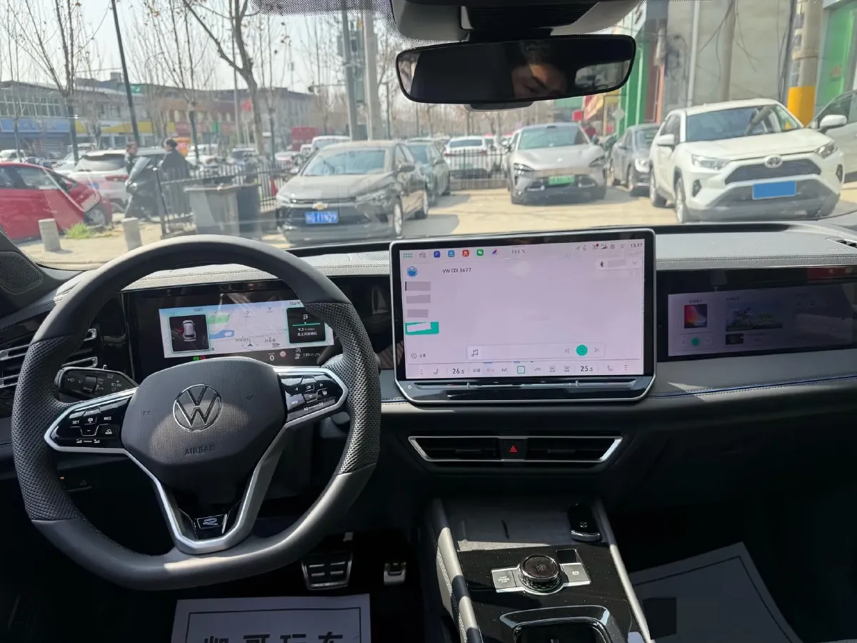 2025 Volkswagen Tiguan L 2.0T 220HP L4 7DCT,autocango,china used car exporter,china ev exporter,chinese used car exporter,chinese used ev exporter