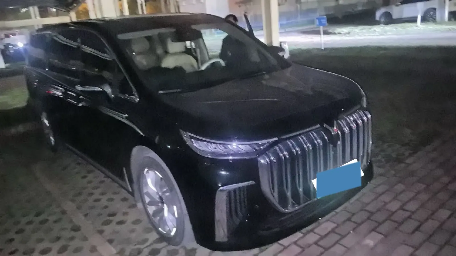 2022 Voyah Dream 1.5T 136HP L4 PHEV 25.57KWH,autocango,china used car exporter,china ev exporter,chinese used car exporter,chinese used ev exporter