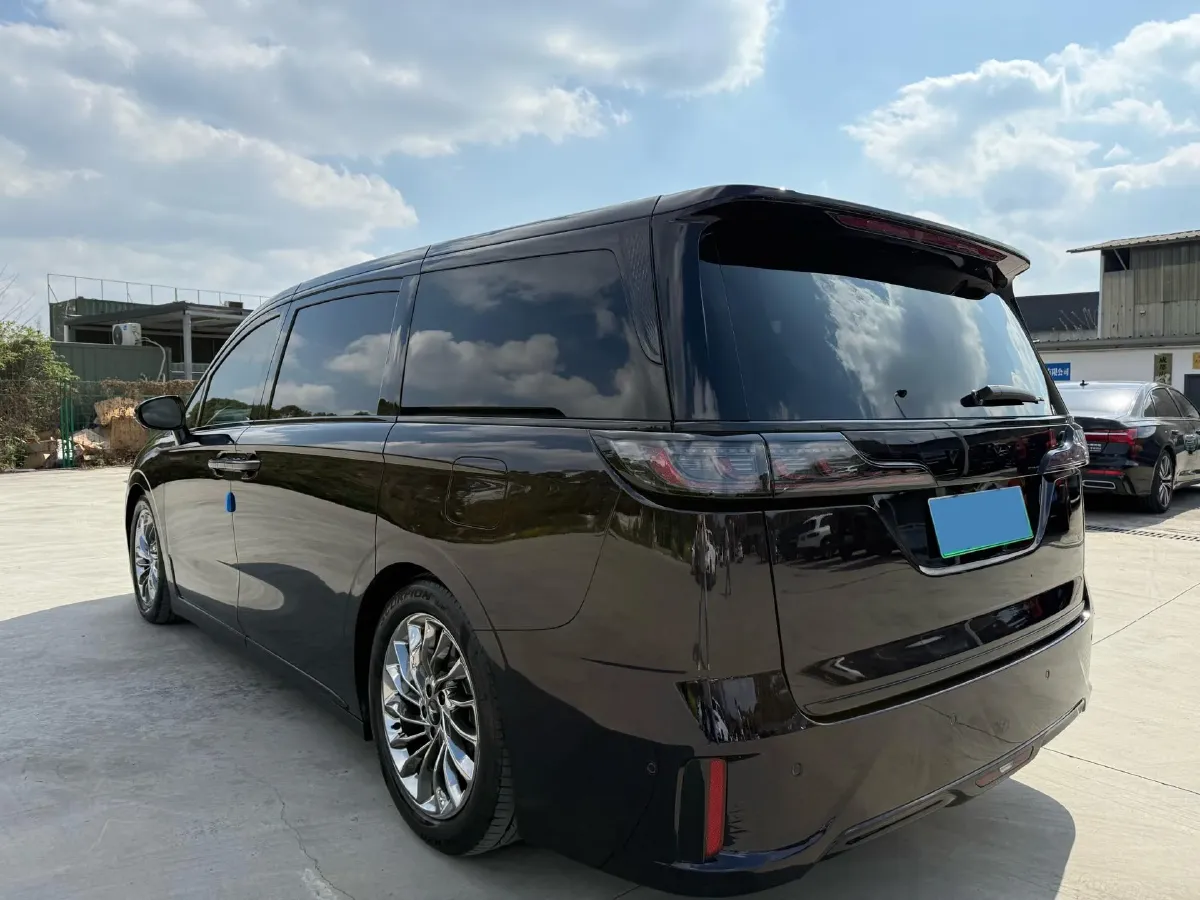 2024 Voyah Dream 1.5T 150HP L4 PHEV 43KWH,autocango,china used car exporter,china ev exporter,chinese used car exporter,chinese used ev exporter
