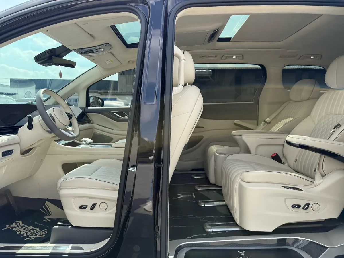 2024 Voyah Dream 1.5T 150HP L4 PHEV 43KWH,autocango,china used car exporter,china ev exporter,chinese used car exporter,chinese used ev exporter