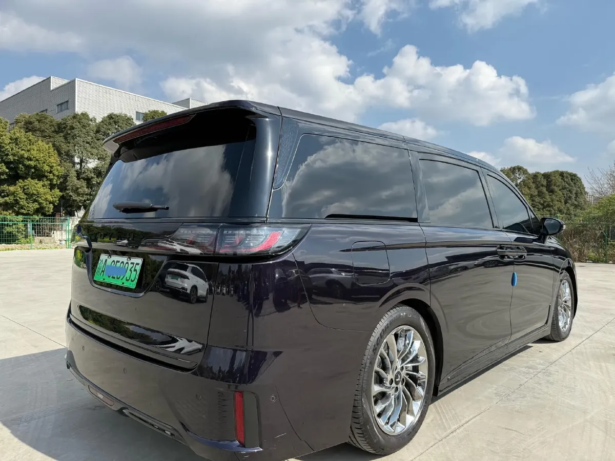 2024 Voyah Dream 1.5T 150HP L4 PHEV 43KWH,autocango,china used car exporter,china ev exporter,chinese used car exporter,chinese used ev exporter