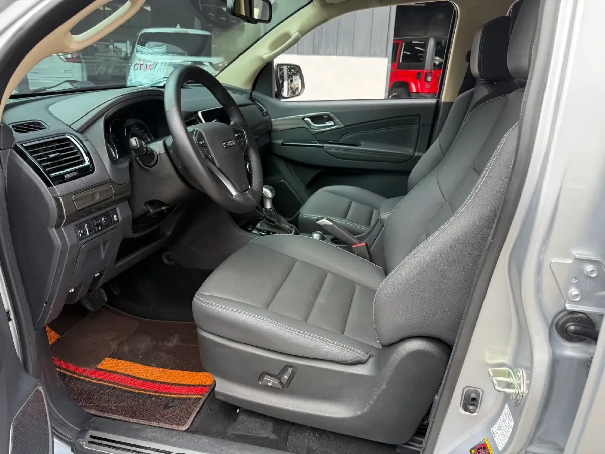 2020 Isuzu Mu-X 1.9T 166HP L4 6AT,autocango,china used car exporter,china ev exporter,chinese used car exporter,chinese used ev exporter