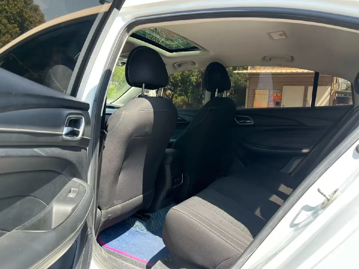 2020 Roewe i5 1.5L 120HP L4 CVT,autocango,china used car exporter,china ev exporter,chinese used car exporter,chinese used ev exporter