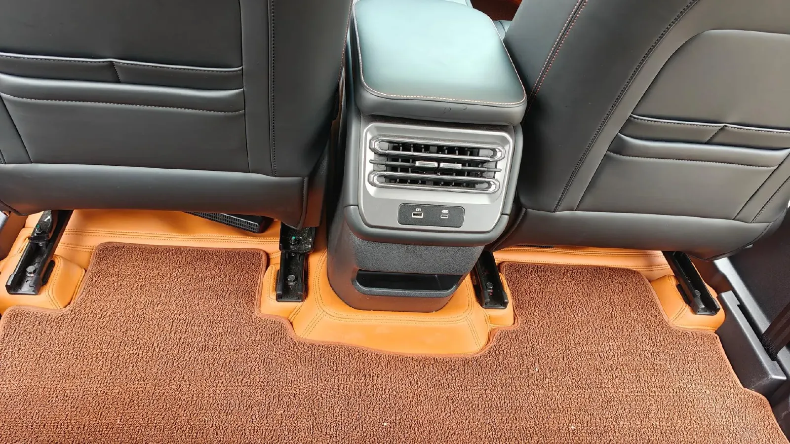 2026 Jetour Freeman 1.5T 184HP L4 7DCT,autocango,china used car exporter,china ev exporter,chinese used car exporter,chinese used ev exporter