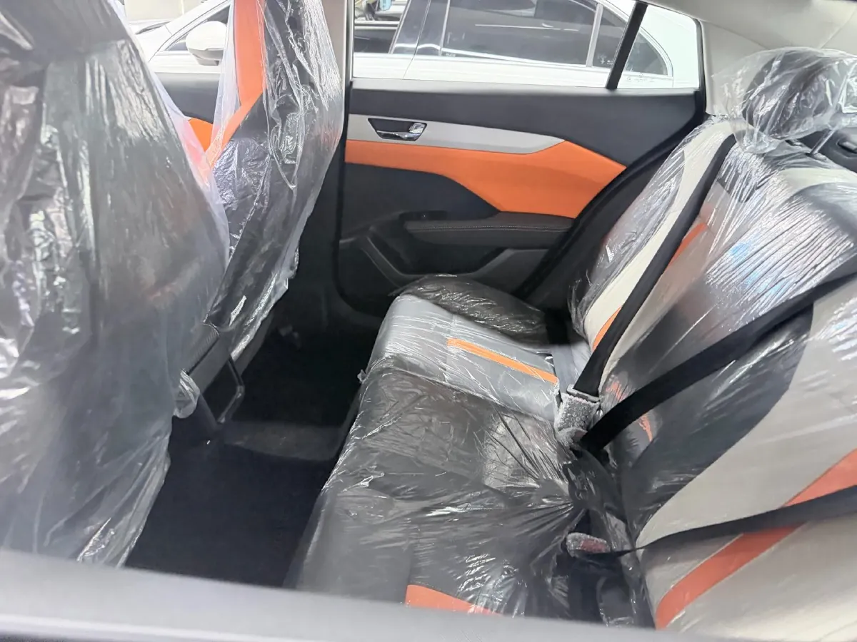 2025 DongFeng Aeolus YiXuan 1.5L 125HP L4 6DCT,autocango,china used car exporter,china ev exporter,chinese used car exporter,chinese used ev exporter