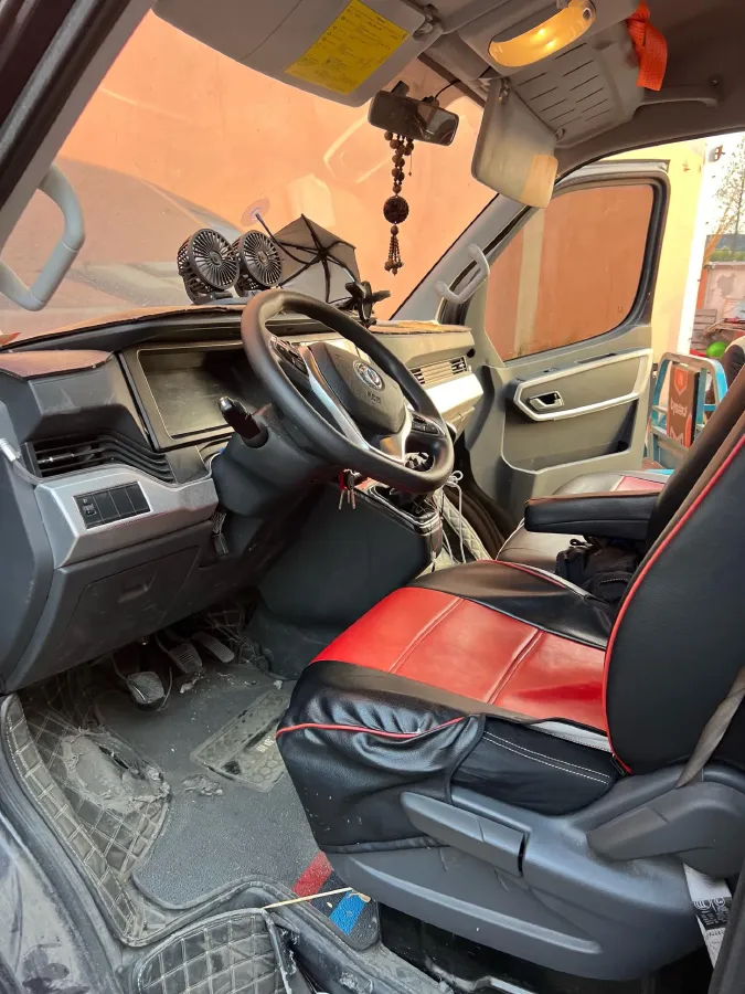 2023 MAXUS XinTu V80 2.0T 127HP L4 6MT,autocango,china used car exporter,china ev exporter,chinese used car exporter,chinese used ev exporter