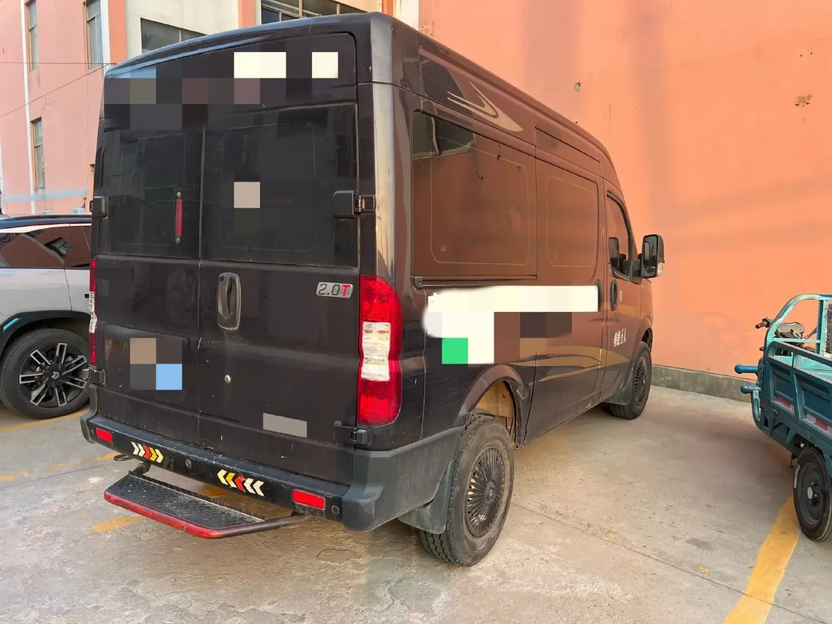 2023 MAXUS XinTu V80 2.0T 127HP L4 6MT,autocango,china used car exporter,china ev exporter,chinese used car exporter,chinese used ev exporter