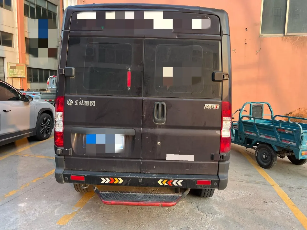2023 MAXUS XinTu V80 2.0T 127HP L4 6MT,autocango,china used car exporter,china ev exporter,chinese used car exporter,chinese used ev exporter