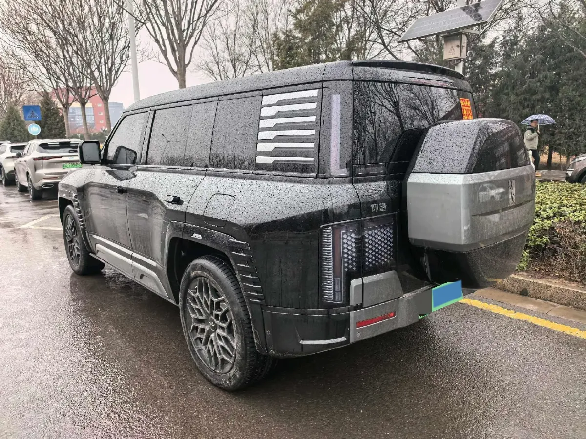 2023 YangWang U8 2.0T 272HP L4 REEV 49.05KWH,autocango,china used car exporter,china ev exporter,chinese used car exporter,chinese used ev exporter