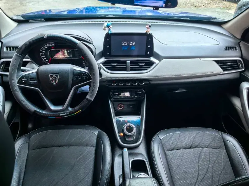 2017 BaoJun 310W 1.5L 105HP L4 6MT,autocango,china used car exporter,china ev exporter,chinese used car exporter,chinese used ev exporter