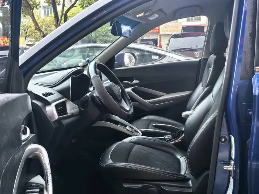 2017 BaoJun 310W 1.5L 105HP L4 6MT,autocango,china used car exporter,china ev exporter,chinese used car exporter,chinese used ev exporter