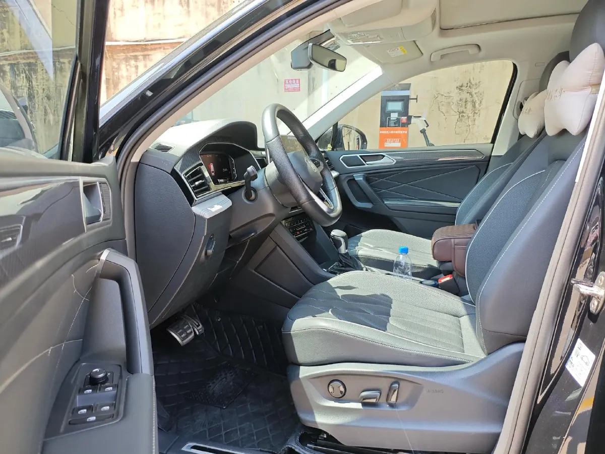 2024 Volkswagen Tiguan L 2.0T 186HP L4 7DCT,autocango,china used car exporter,china ev exporter,chinese used car exporter,chinese used ev exporter
