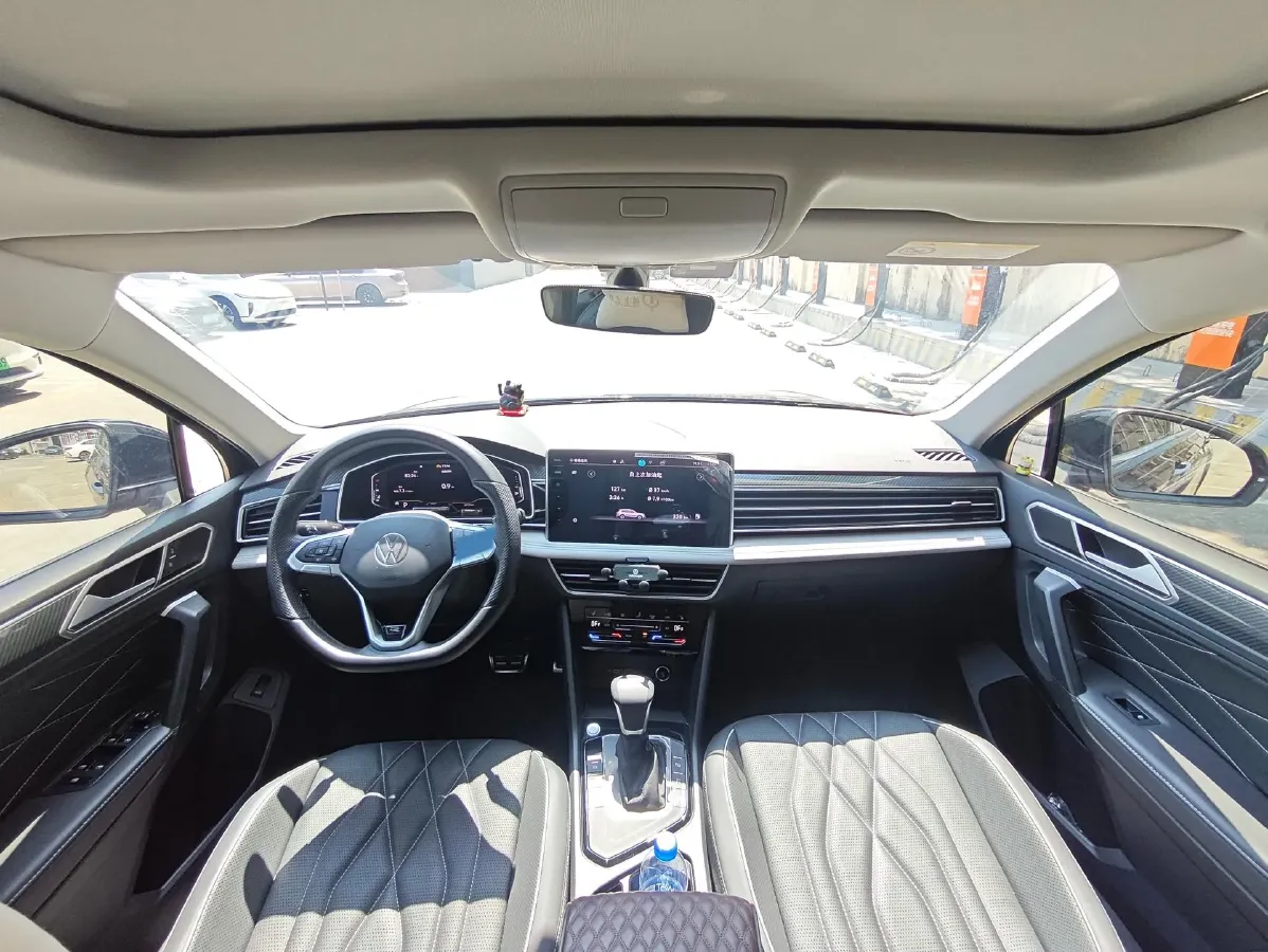 2024 Volkswagen Tiguan L 2.0T 186HP L4 7DCT,autocango,china used car exporter,china ev exporter,chinese used car exporter,chinese used ev exporter
