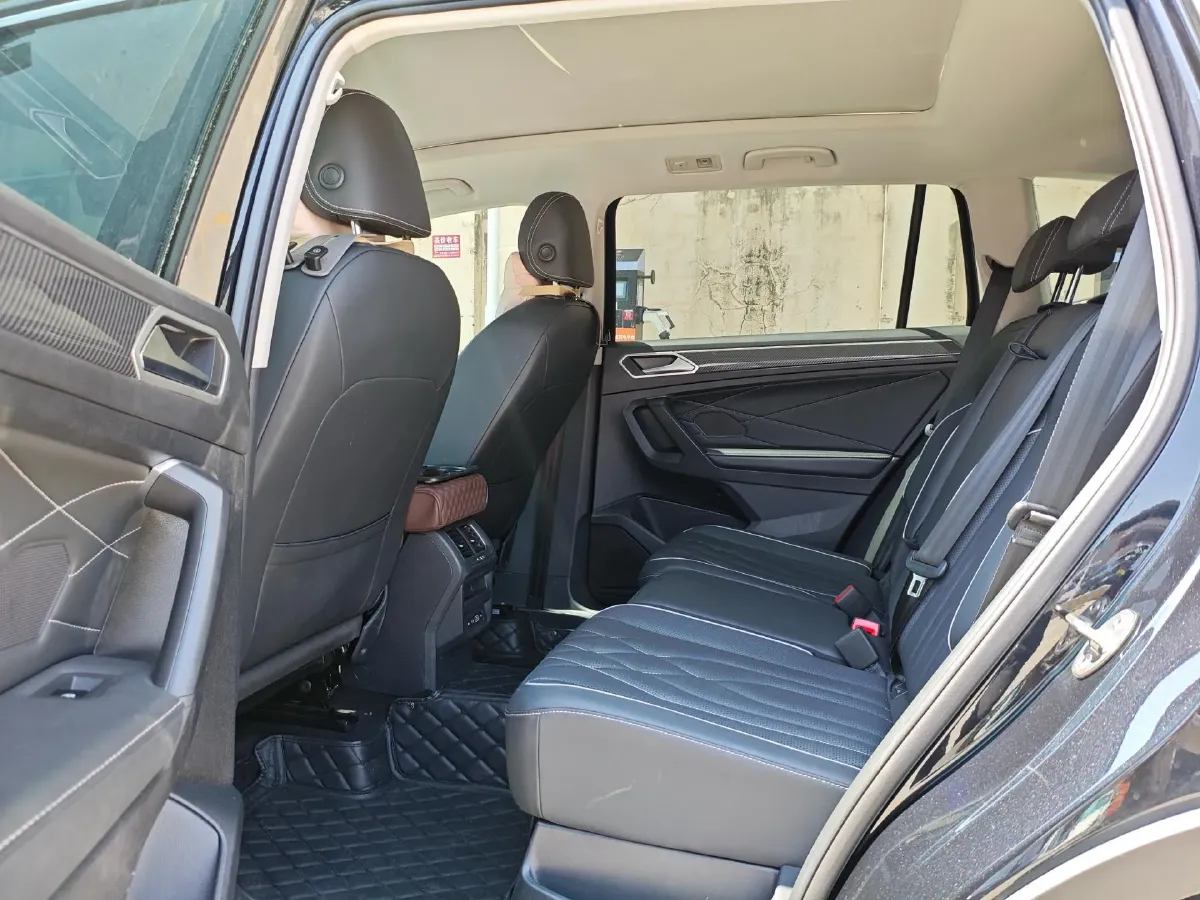 2024 Volkswagen Tiguan L 2.0T 186HP L4 7DCT,autocango,china used car exporter,china ev exporter,chinese used car exporter,chinese used ev exporter