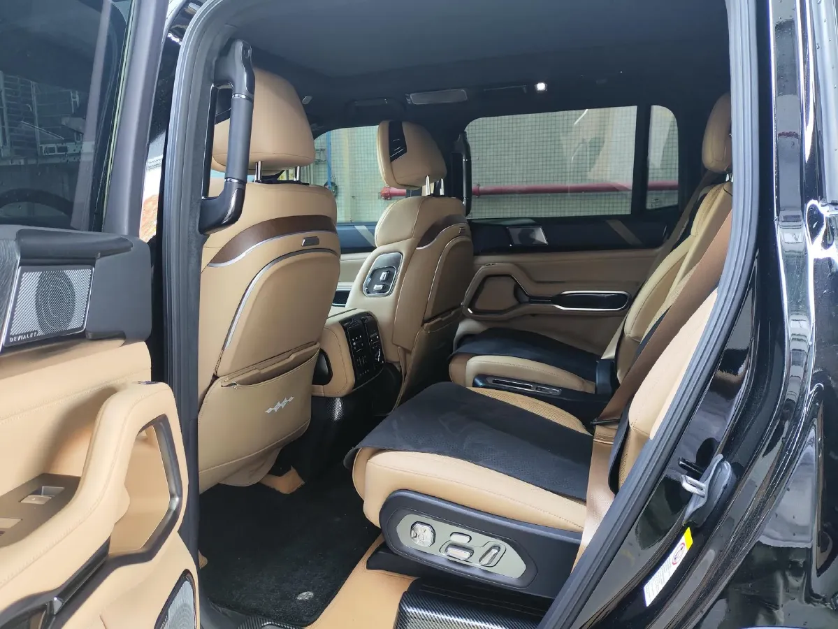 2025 FangChengBao Bao 8 2.0T 245HP L4 E-CVT PHEV 36.8KWH,autocango,china used car exporter,china ev exporter,chinese used car exporter,chinese used ev exporter