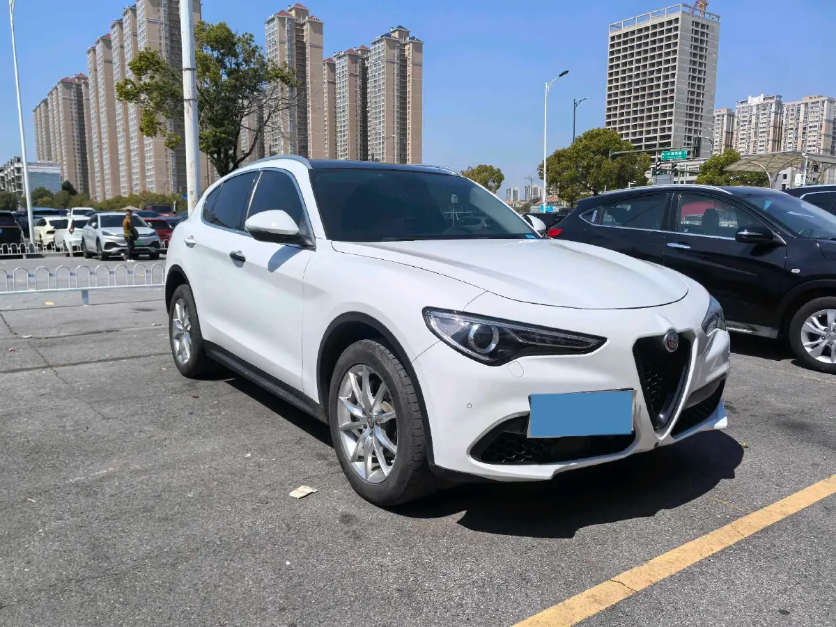 2017 Alfa Romeo Stelvio 2.0T 200HP L4 8AT,autocango,china used car exporter,china ev exporter,chinese used car exporter,chinese used ev exporter