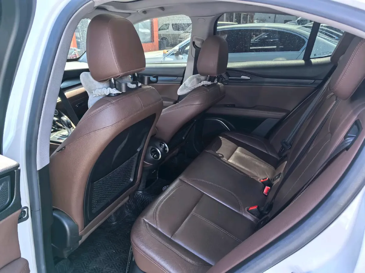 2017 Alfa Romeo Stelvio 2.0T 200HP L4 8AT,autocango,china used car exporter,china ev exporter,chinese used car exporter,chinese used ev exporter