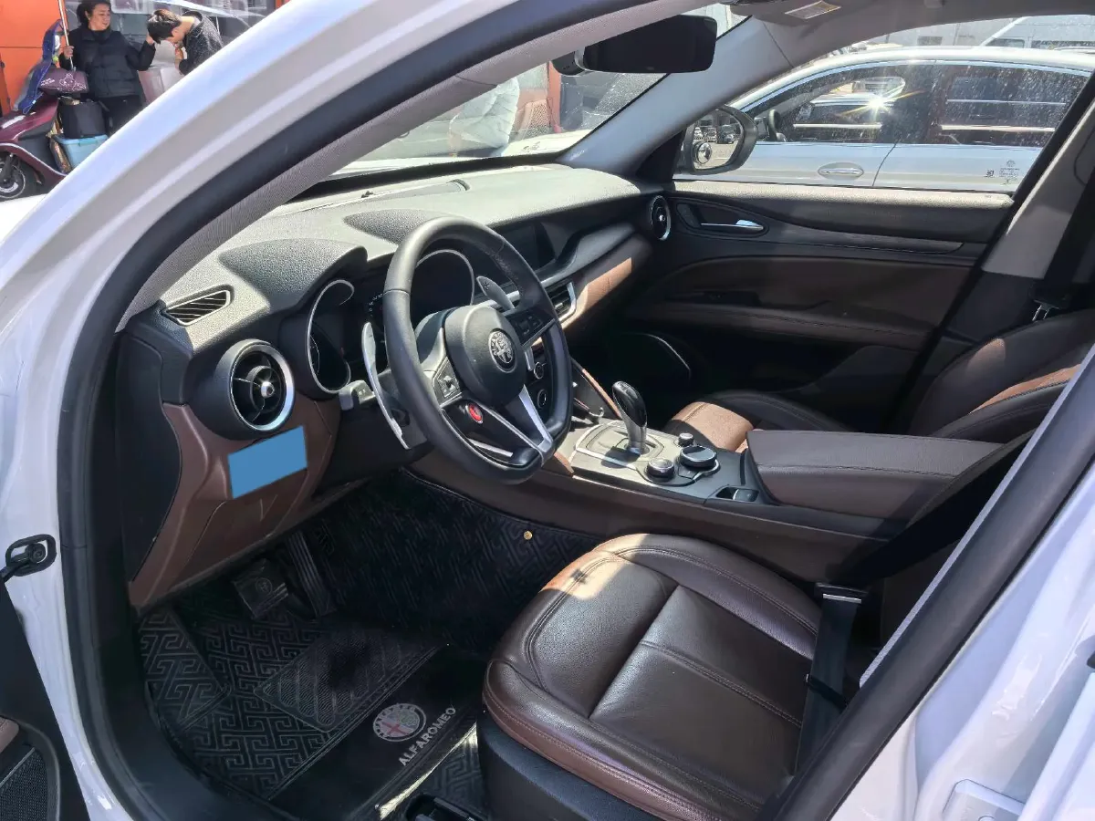 2017 Alfa Romeo Stelvio 2.0T 200HP L4 8AT,autocango,china used car exporter,china ev exporter,chinese used car exporter,chinese used ev exporter