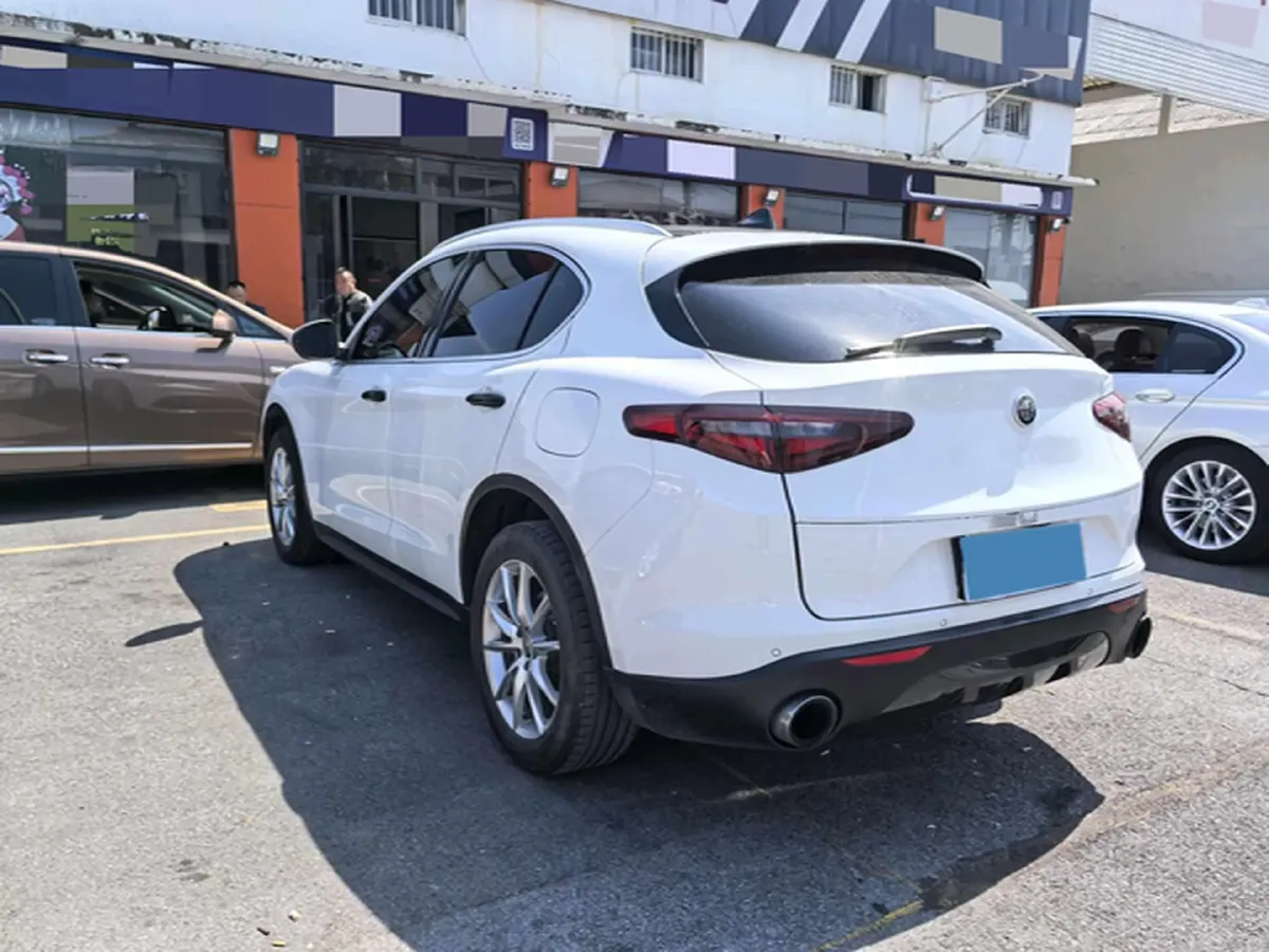 2017 Alfa Romeo Stelvio 2.0T 200HP L4 8AT,autocango,china used car exporter,china ev exporter,chinese used car exporter,chinese used ev exporter