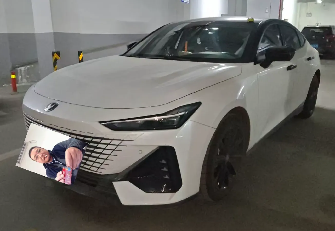 2023 ChangAn UNI-V 1.5T 188HP L4 7DCT,autocango,china used car exporter,china ev exporter,chinese used car exporter,chinese used ev exporter