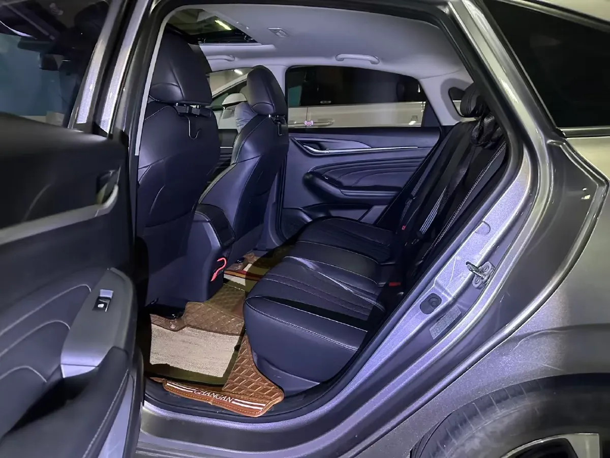 2021 ChangAn Eado 1.6L 128HP L4 5MT,autocango,china used car exporter,china ev exporter,chinese used car exporter,chinese used ev exporter