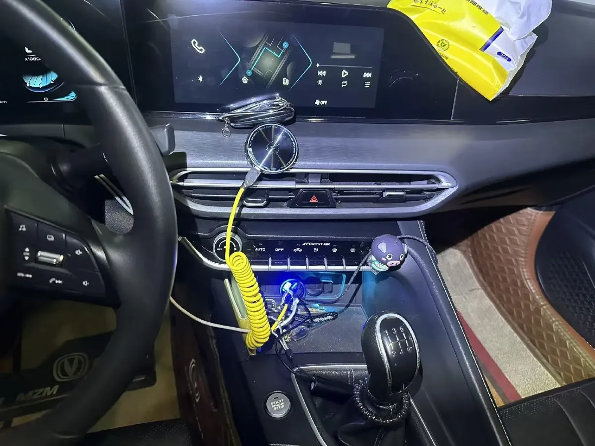 2021 ChangAn Eado 1.6L 128HP L4 5MT,autocango,china used car exporter,china ev exporter,chinese used car exporter,chinese used ev exporter