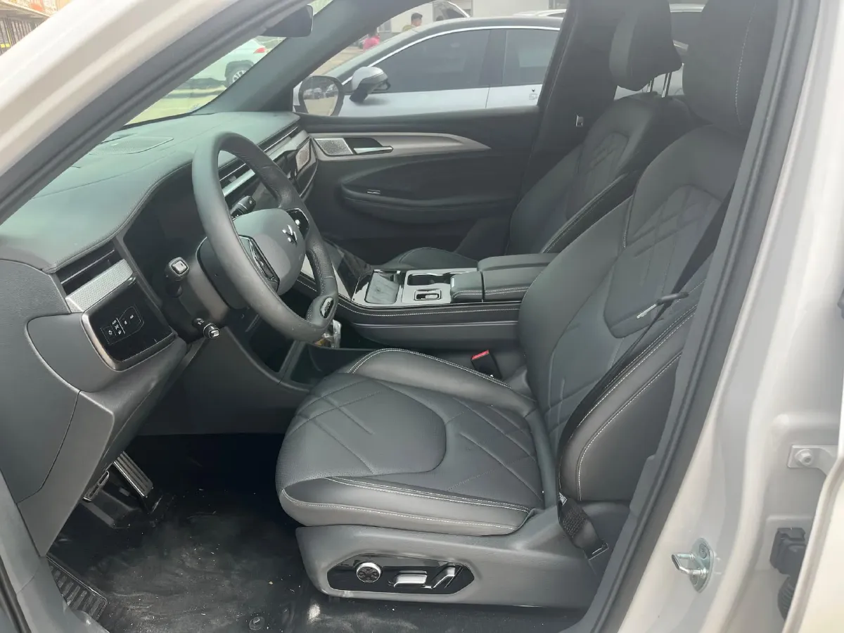 2025 ARCFOX αT6 BEV,autocango,china used car exporter,china ev exporter,chinese used car exporter,chinese used ev exporter