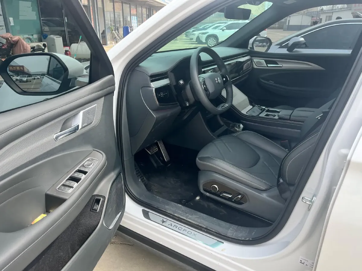 2025 ARCFOX αT6 BEV,autocango,china used car exporter,china ev exporter,chinese used car exporter,chinese used ev exporter