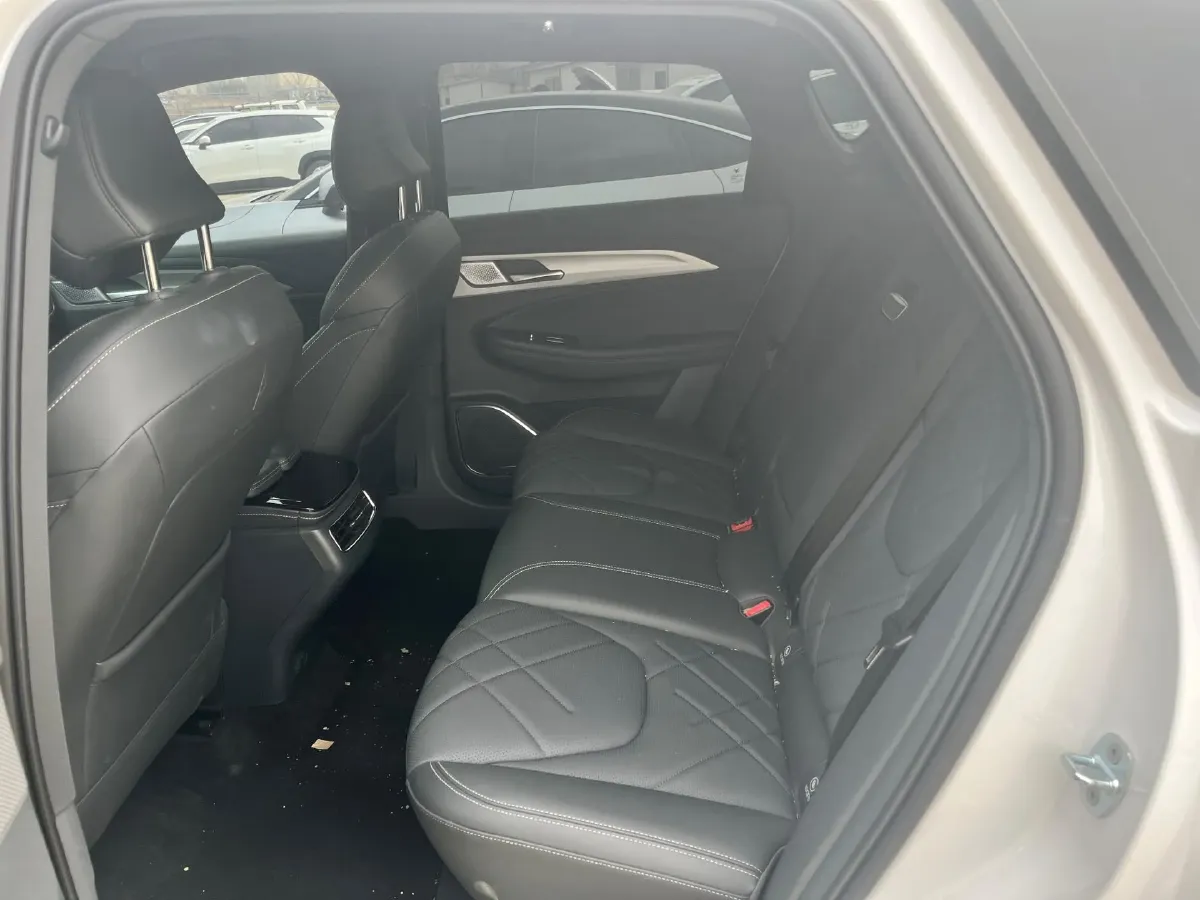 2025 ARCFOX αT6 BEV,autocango,china used car exporter,china ev exporter,chinese used car exporter,chinese used ev exporter