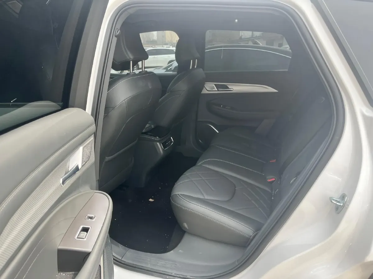 2025 ARCFOX αT6 BEV,autocango,china used car exporter,china ev exporter,chinese used car exporter,chinese used ev exporter