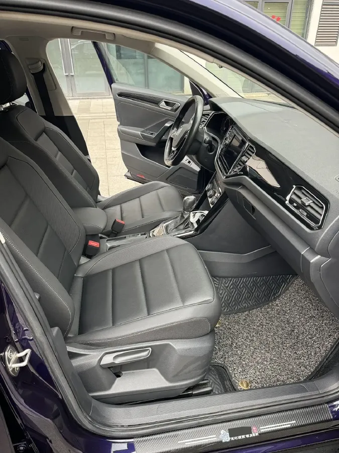 2020 Volkswagen T-Roc 1.4T 150HP L4 7DCT,autocango,china used car exporter,china ev exporter,chinese used car exporter,chinese used ev exporter